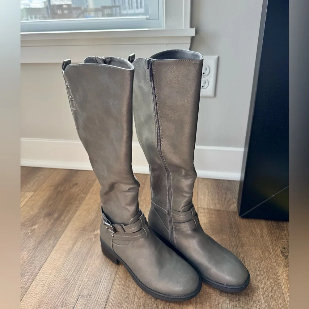 DREAM PAIRS Women's Grey Knee High Buckle Riding Boots - Picture 5 of 6